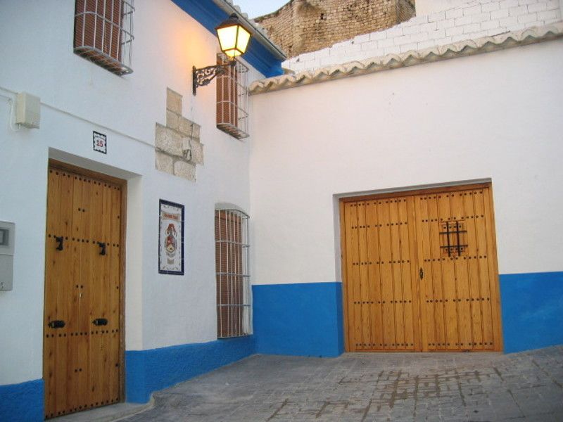 Fachada y exterior de La Casa de la Tercia